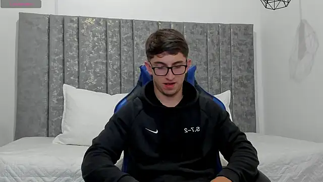 Calvin Hunter online show from April 2, 2026, 3:04 am