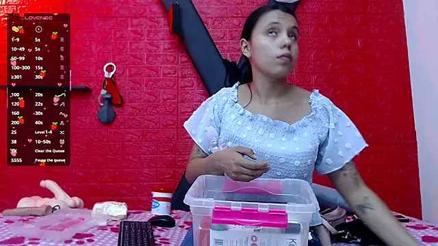 juliette18rose online show from February 24, 2026, 7:56 pm