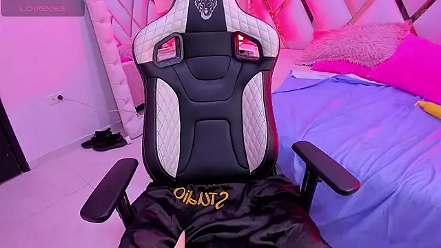 tatiana  ayala online show from February 20, 2026, 6:26 am