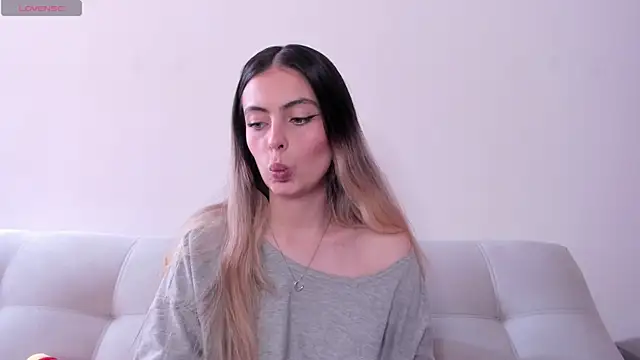 Snapshot of Fernanda_aaaa chatting on June 26, 2026, 2:43 pm Fernanda aaaa online show from June 26, 2026, 2:43 pm