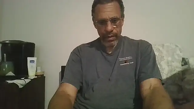 swimmer2496 online show from March 8, 2026, 7:12 am