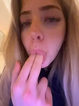 MelliMoon online show from February 16, 2026, 11:23 pm