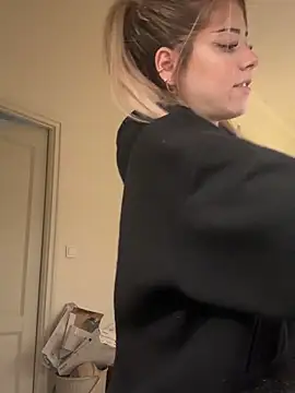 MelliMoon online show from March 4, 2026, 11:38 am