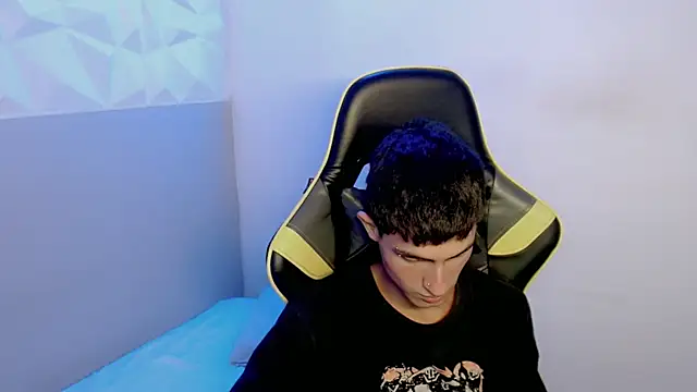 Akyra latinn online show from February 17, 2026, 2:13 pm