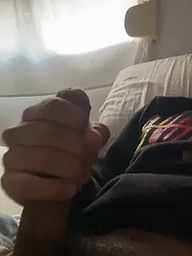 Snapshot of CubanHotMilk21 chatting on March 21, 2026, 9:03 am CubanHotMilk21 online show from March 21, 2026, 9:03 am