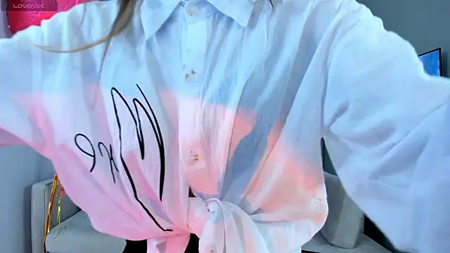 Snapshot of TreasaCrebs chatting on February 10, 2026, 7:07 pm TreasaCrebs online show from February 10, 2026, 7:07 pm