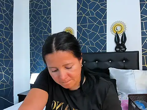 Snapshot of KikyNaughty chatting on February 17, 2026, 8:37 pm KikyNaughty online show from February 17, 2026, 8:37 pm