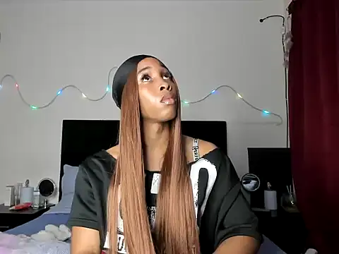 Snapshot of YourDreamReal chatting on February 11, 2026, 3:33 am YourDreamReal online show from February 11, 2026, 3:33 am