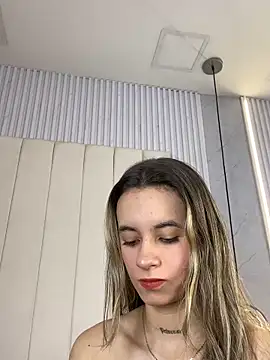 JuliaColemann online show from February 11, 2026, 12:10 pm