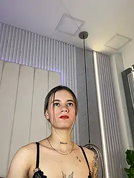 JuliaColemann online show from March 24, 2026, 12:10 pm