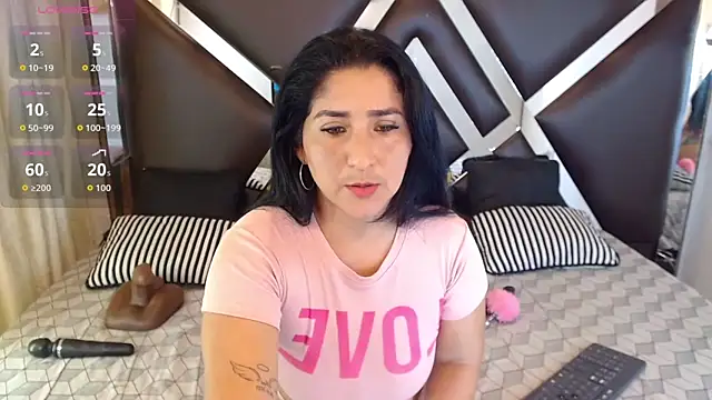 Snapshot of Miia_Rosee_ chatting on June 2, 2026, 11:51 pm Miia Rosee online show from June 2, 2026, 11:51 pm