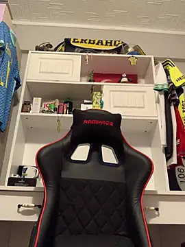 Snapshot of cengizbora chatting on January 17, 2026, 10:24 pm cengizbora online show from January 17, 2026, 10:24 pm