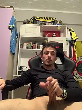 Snapshot of cengizbora chatting on January 18, 2026, 11:08 pm cengizbora online show from January 18, 2026, 11:08 pm