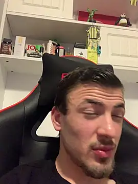 Snapshot of cengizbora chatting on February 2, 2026, 9:35 pm cengizbora online show from February 2, 2026, 9:35 pm