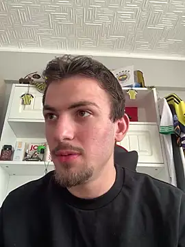 Snapshot of cengizbora chatting on February 4, 2026, 2:01 pm cengizbora online show from February 4, 2026, 2:01 pm