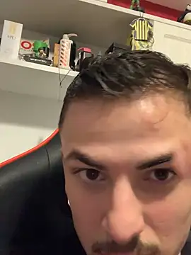 Snapshot of cengizbora chatting on February 7, 2026, 10:13 pm cengizbora online show from February 7, 2026, 10:13 pm