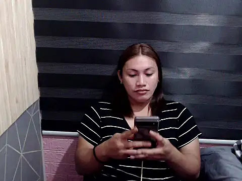 Zoanfckr17 online show from January 18, 2026, 12:14 am