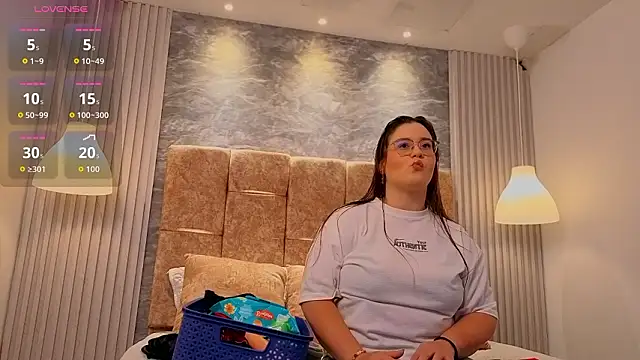 zoe hugeboobs online show from March 12, 2026, 11:27 am