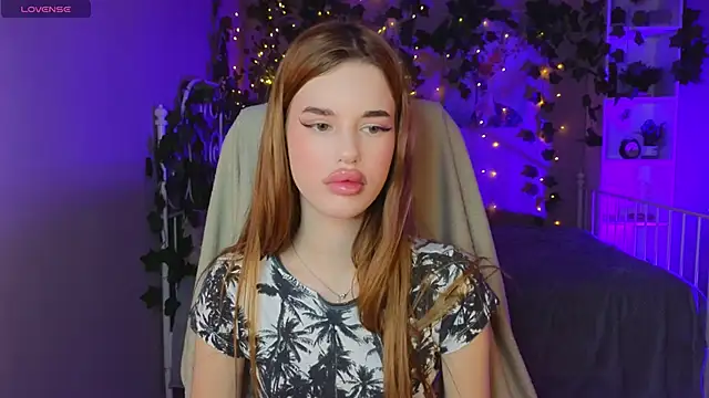 Snapshot of Anna_Lumina chatting on February 10, 2026, 8:57 pm Anna Lumina online show from February 10, 2026, 8:57 pm