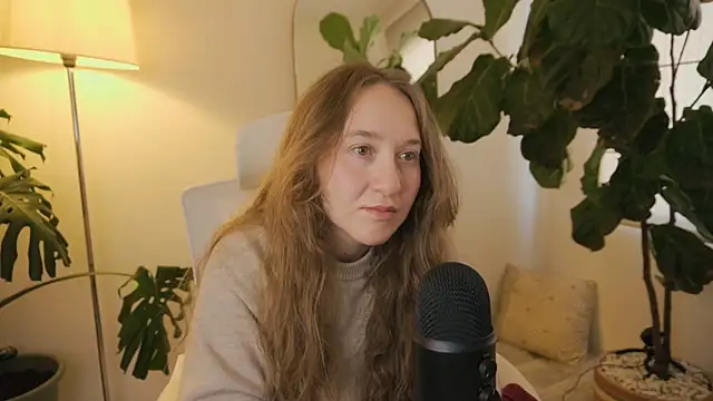 Scarlett NoirMuse online show from February 15, 2026, 12:25 pm