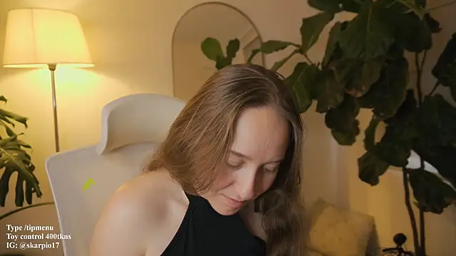 Scarlett NoirMuse online show from February 20, 2026, 9:59 pm