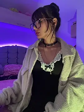  Lucycherry online show from May 3, 2026, 6:52 am