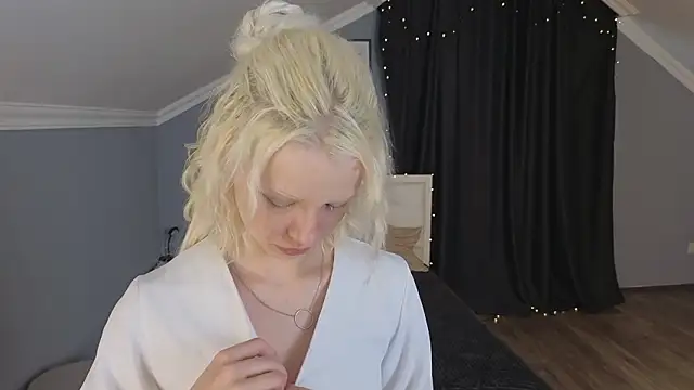 Snapshot of Naomi_Demio chatting on February 22, 2026, 9:08 am Naomi Demio online show from February 22, 2026, 9:08 am