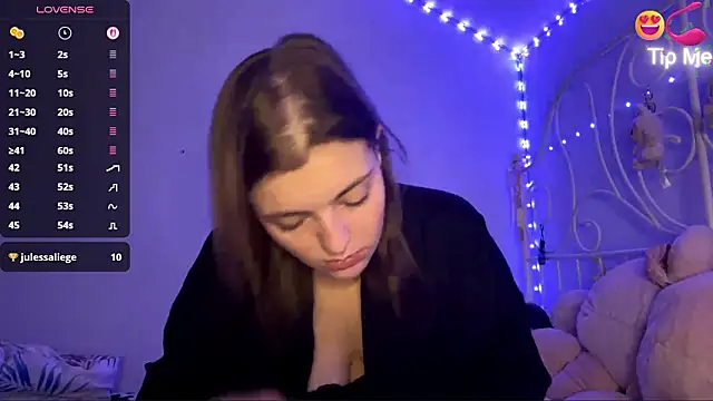 Snapshot of MistressBabe chatting on February 9, 2026, 5:39 pm MistressBabe online show from February 9, 2026, 5:39 pm