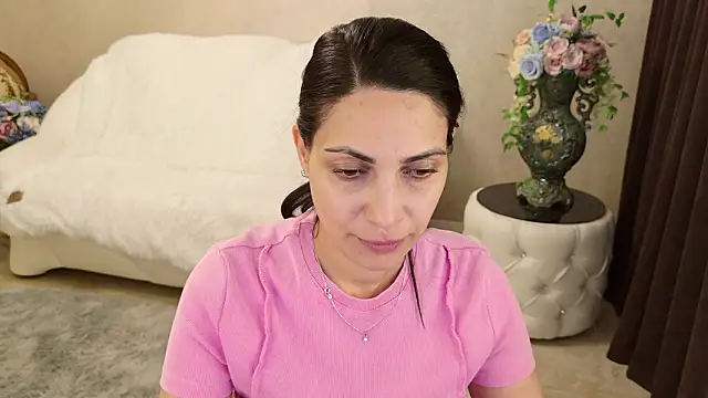 LovelyBeatrice online show from February 8, 2026, 6:17 am