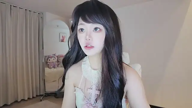 Snapshot of Jolie-22 chatting on May 4, 2026, 2:57 pm Jolie-22 online show from May 4, 2026, 2:57 pm