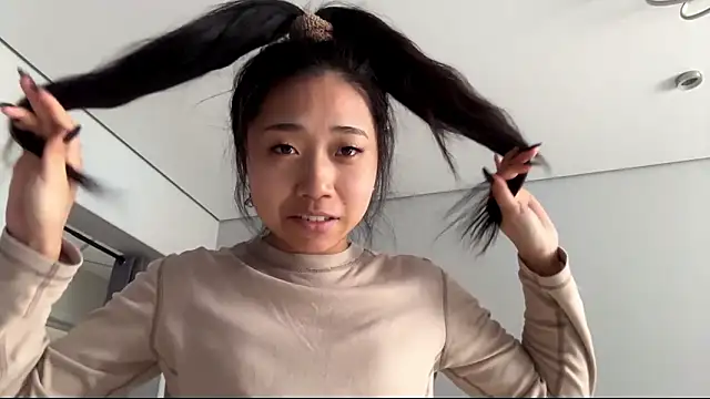 SweetMiaXO online show from March 17, 2026, 1:43 am