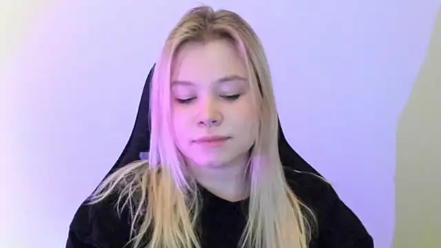 Snapshot of Lulu_Di chatting on February 17, 2026, 10:16 pm Lulu Di online show from February 17, 2026, 10:16 pm