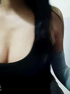 AngelTrisa online show from February 5, 2026, 10:47 pm