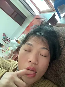 Lyn-be99 online show from February 15, 2026, 7:51 am