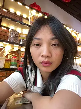 Lyn-be99 online show from March 27, 2026, 9:53 am