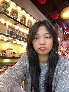 Lyn-be99 online show from April 1, 2026, 12:00 am