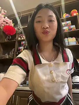 Snapshot of Lyn-be99 chatting on May 22, 2026, 2:12 pm Lyn-be99 online show from May 22, 2026, 2:12 pm