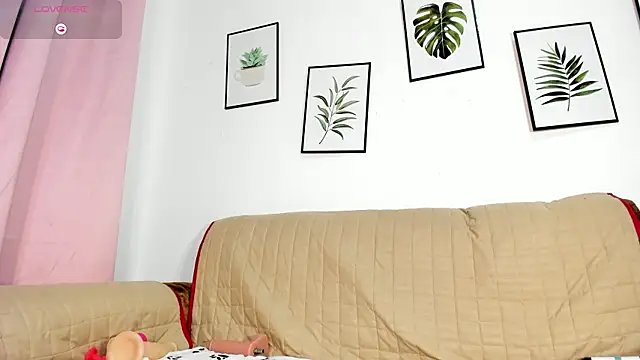 Snapshot of DomenicaW chatting on February 10, 2026, 12:31 pm DomenicaW online show from February 10, 2026, 12:31 pm