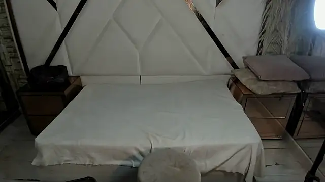 Snapshot of Shara_Oz chatting on February 14, 2026, 3:14 am Shara Oz online show from February 14, 2026, 3:14 am