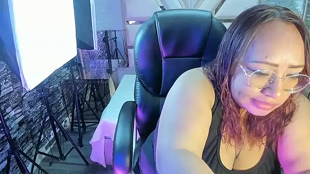 Snapshot of Shara_Oz chatting on February 25, 2026, 3:05 am Shara Oz online show from February 25, 2026, 3:05 am