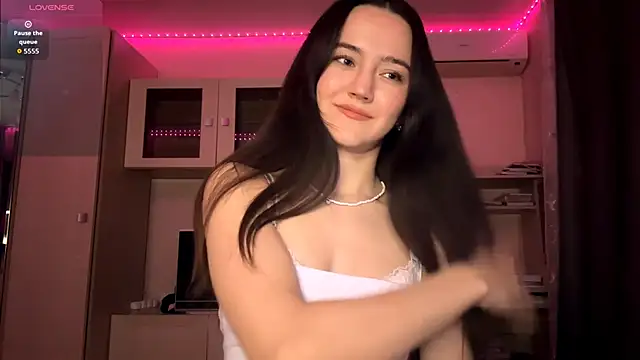 Kiaicatie online show from April 10, 2026, 5:28 pm