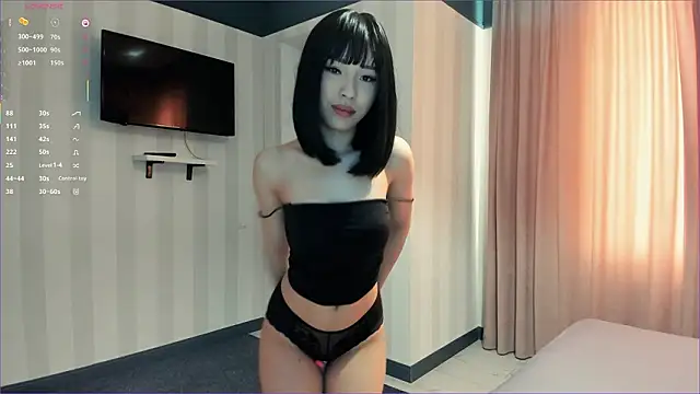 Snapshot of laumalove chatting on February 1, 2026, 5:17 am laumalove online show from February 1, 2026, 5:17 am