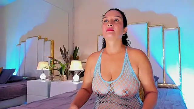 Snapshot of Rosalinda_77 chatting on July 14, 2026, 12:44 pm Rosalinda 77 online show from July 14, 2026, 12:44 pm