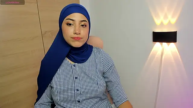 LAY LA  online show from February 4, 2026, 10:04 pm