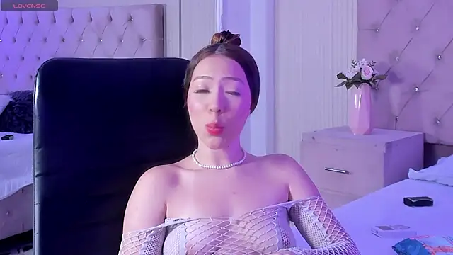 lizzyrossie online show from March 11, 2026, 9:54 pm