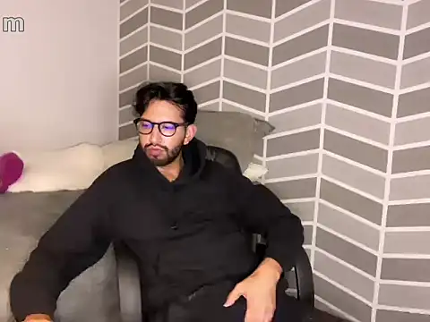 Snapshot of thomass1018 chatting on February 13, 2026, 2:29 am thomass1018 online show from February 13, 2026, 2:29 am