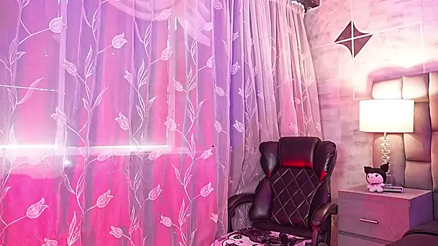 SweetDevil 7 online show from April 12, 2026, 9:20 pm