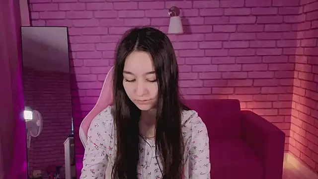 Snapshot of Nicole_Brownie chatting on February 17, 2026, 8:33 am Nicole Brownie online show from February 17, 2026, 8:33 am