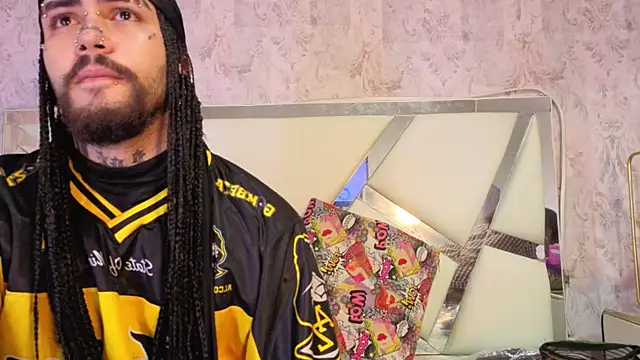 Snapshot of Benny_and_Mark chatting on February 25, 2026, 4:00 am Benny and Mark online show from February 25, 2026, 4:00 am