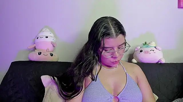 ViolettM online show from April 6, 2026, 10:33 pm